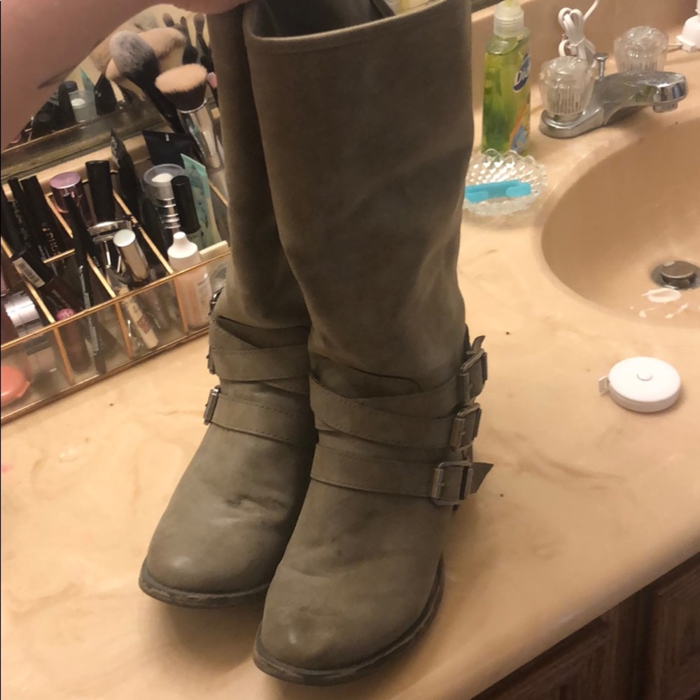 Olive Buckled Boots 👢